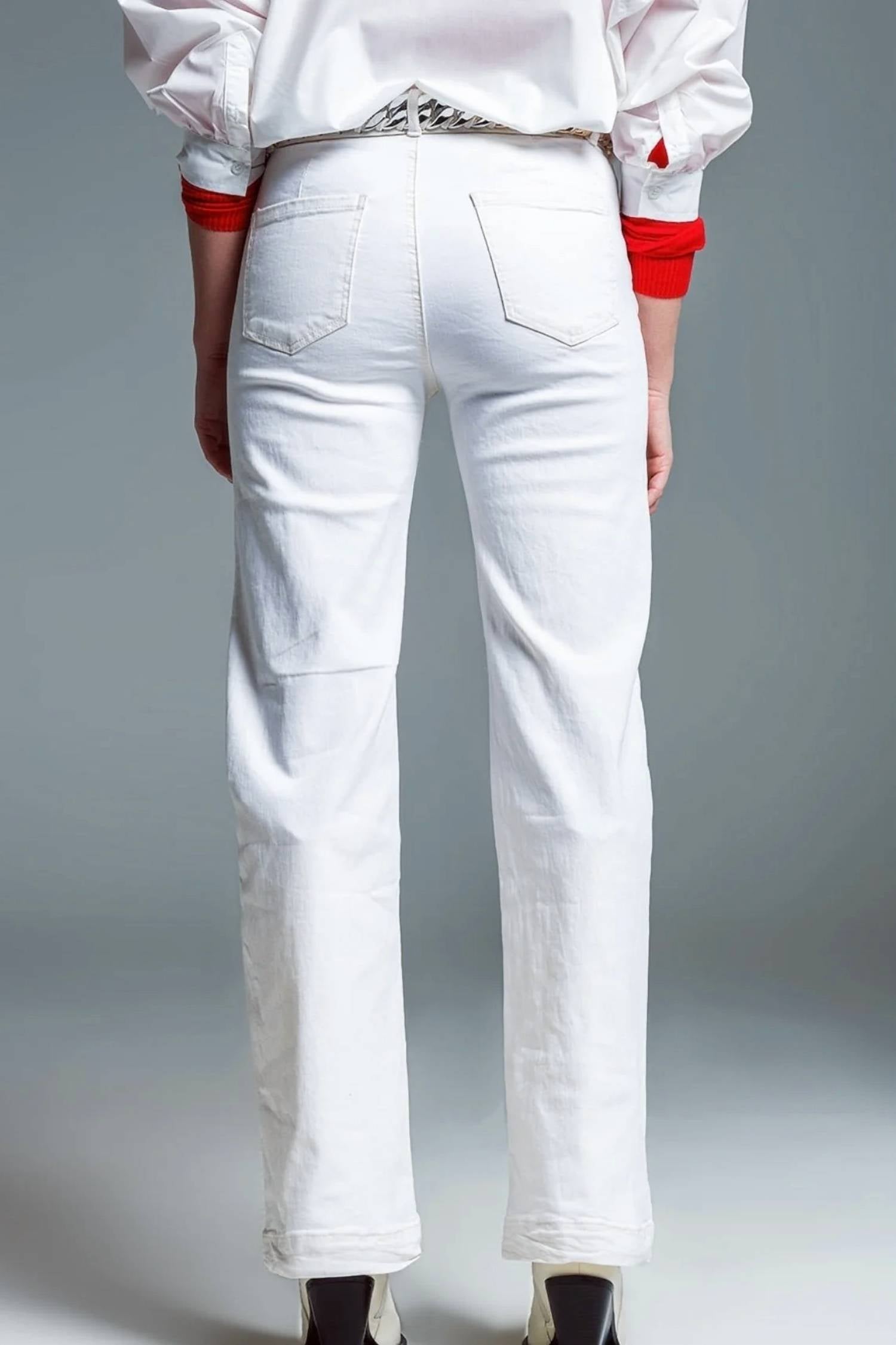 Q2 - High Waisted Jeans With Flared Leg And Pocket