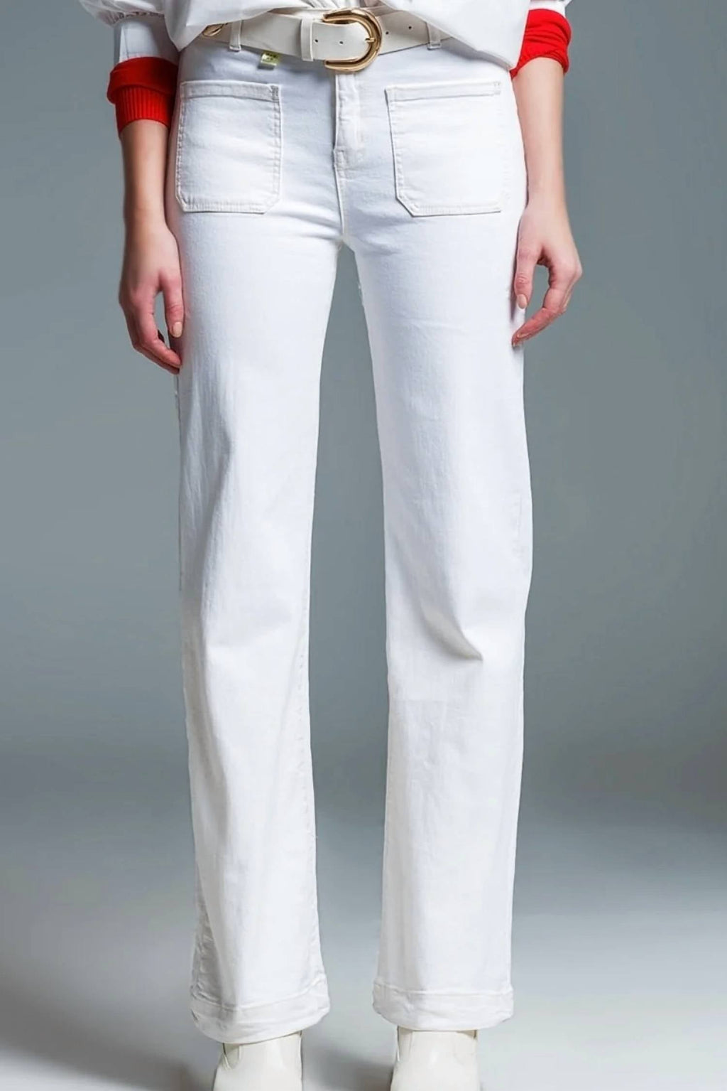 Q2 - High Waisted Jeans With Flared Leg And Pocket