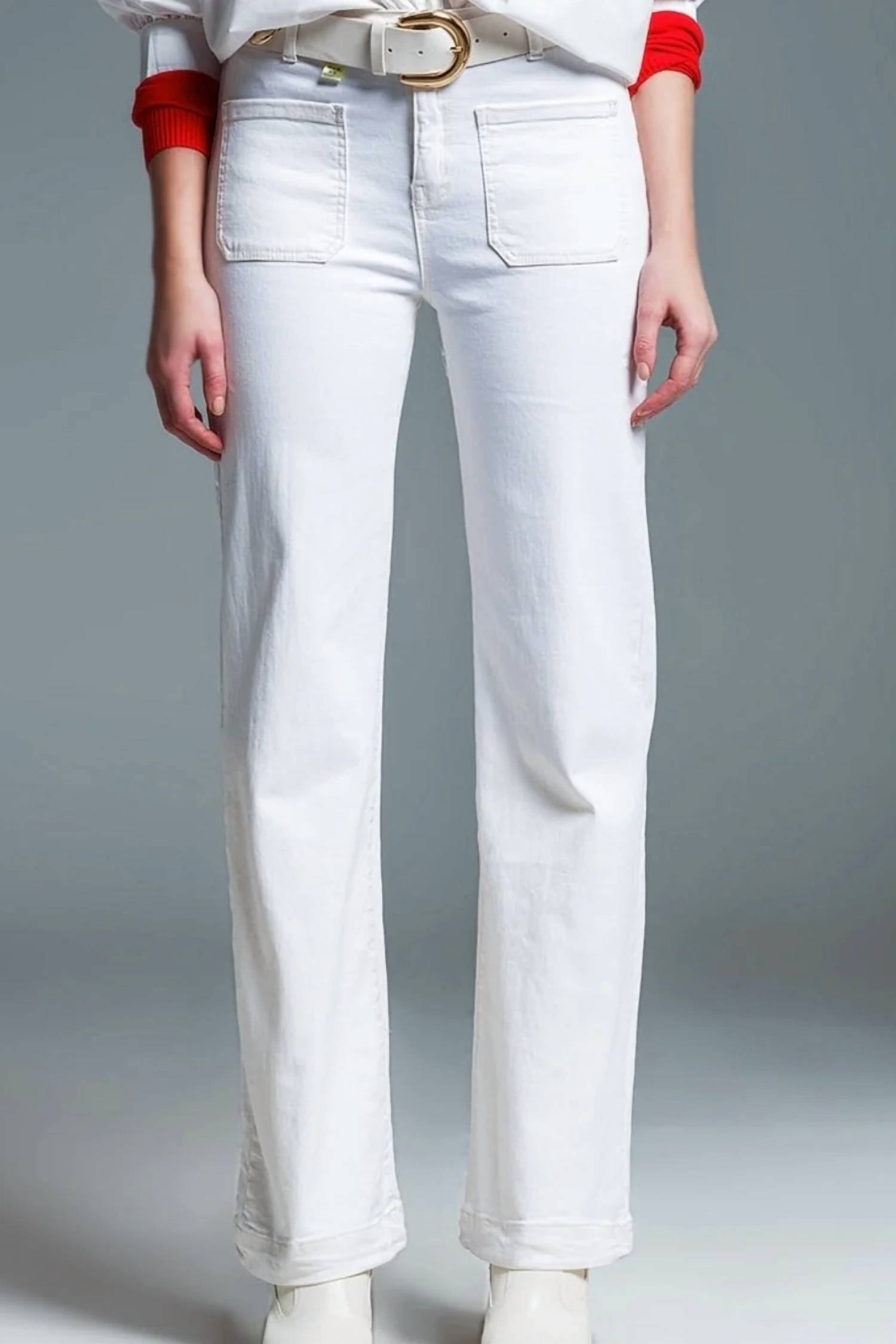 Q2 - High Waisted Jeans With Flared Leg And Pocket